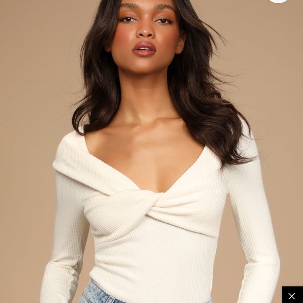 Lulus Iggy Ribbed Twist-Front Long Sleeve Bodysuit Off-White M NWT‎ IN PACKAGE
